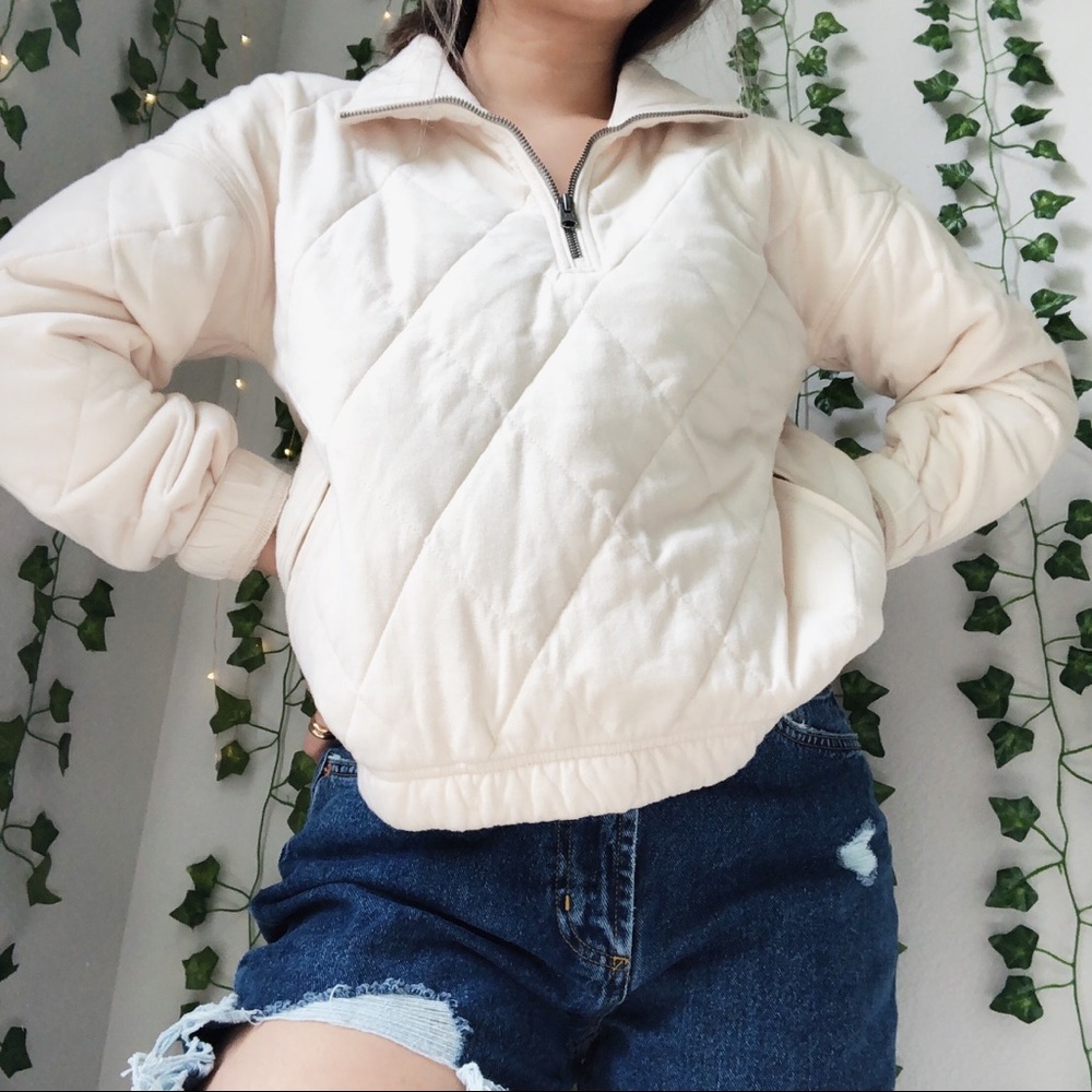 CREAM QUARTER ZIP
